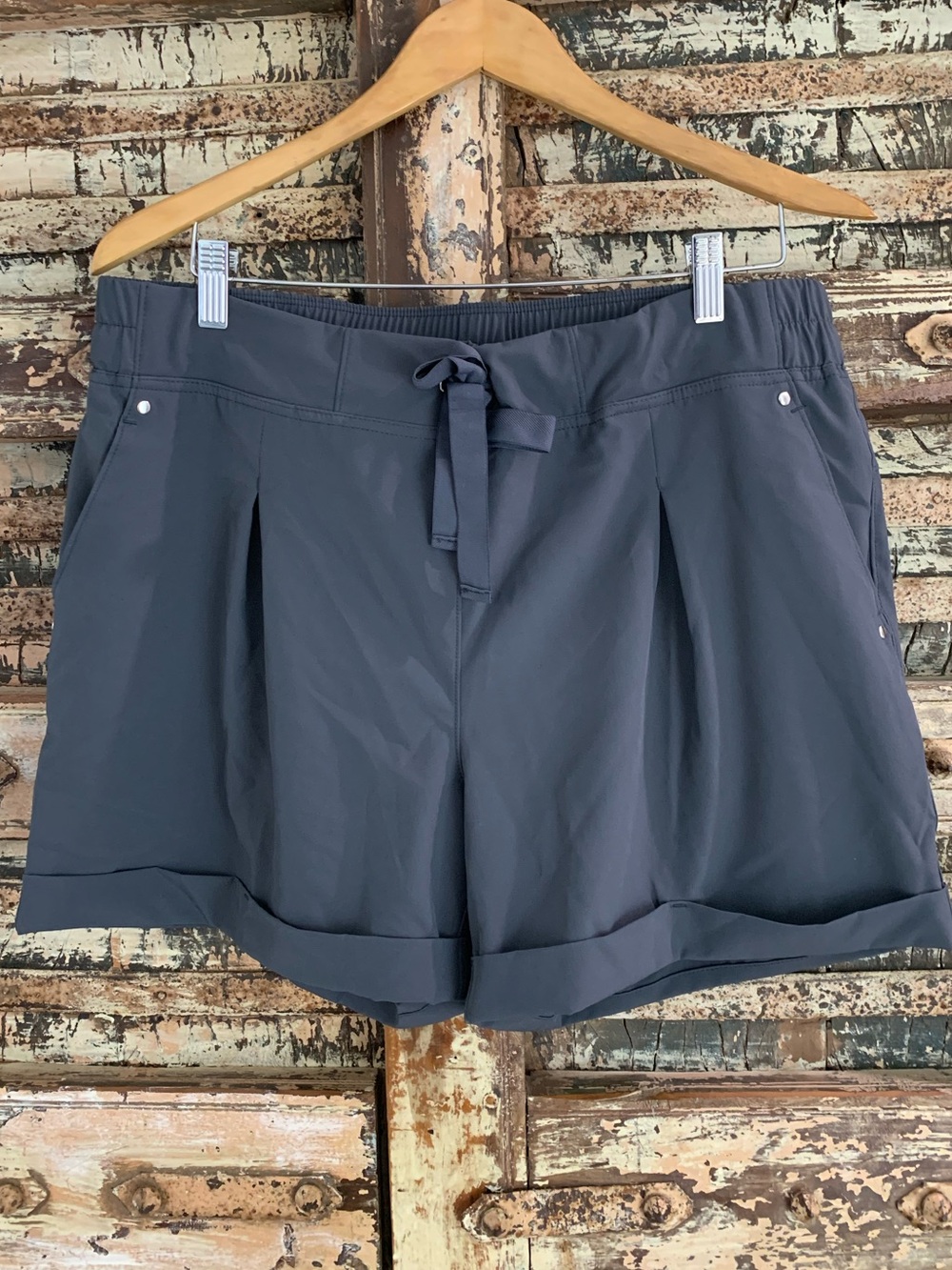 Mondetta MPG Performance Grey Drawstring Pleated Women’s Athletic Shorts, L